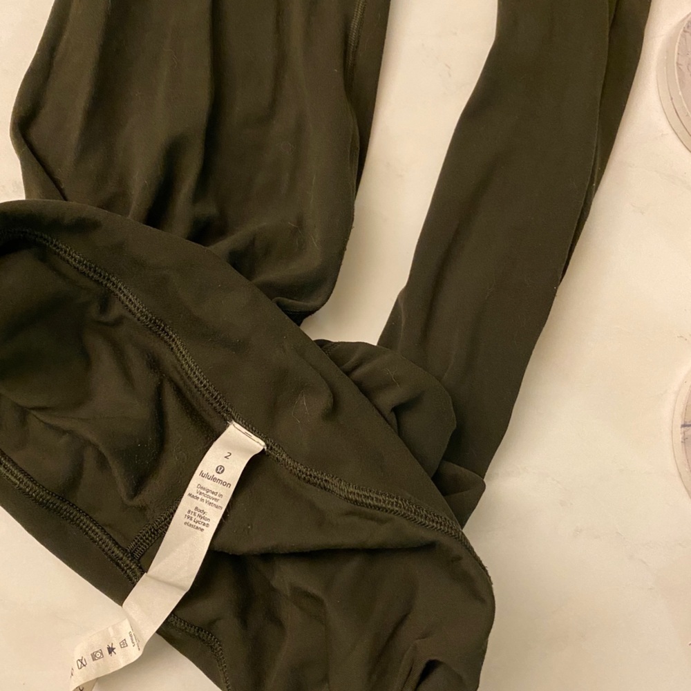 Lululemon 25” Dark Olive Aligns Sz 2